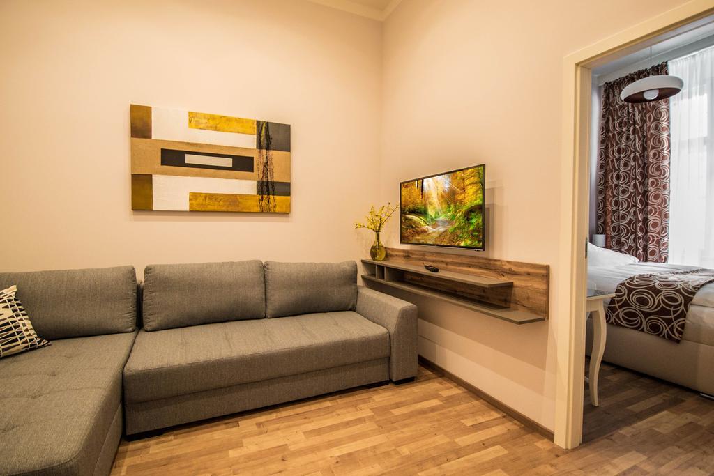 Bourgeois In Cultural Heritage Building By Ruterra Appartement