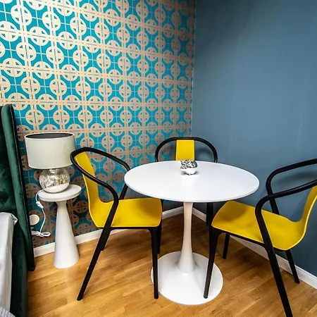 Bourgeois Apartment In Cultural Heritage Building By Ruterra Prague Exterior photo