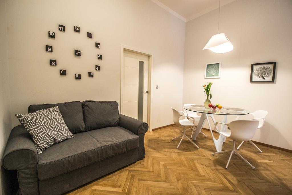 Apartament Bourgeois In Cultural Heritage Building By Ruterra *