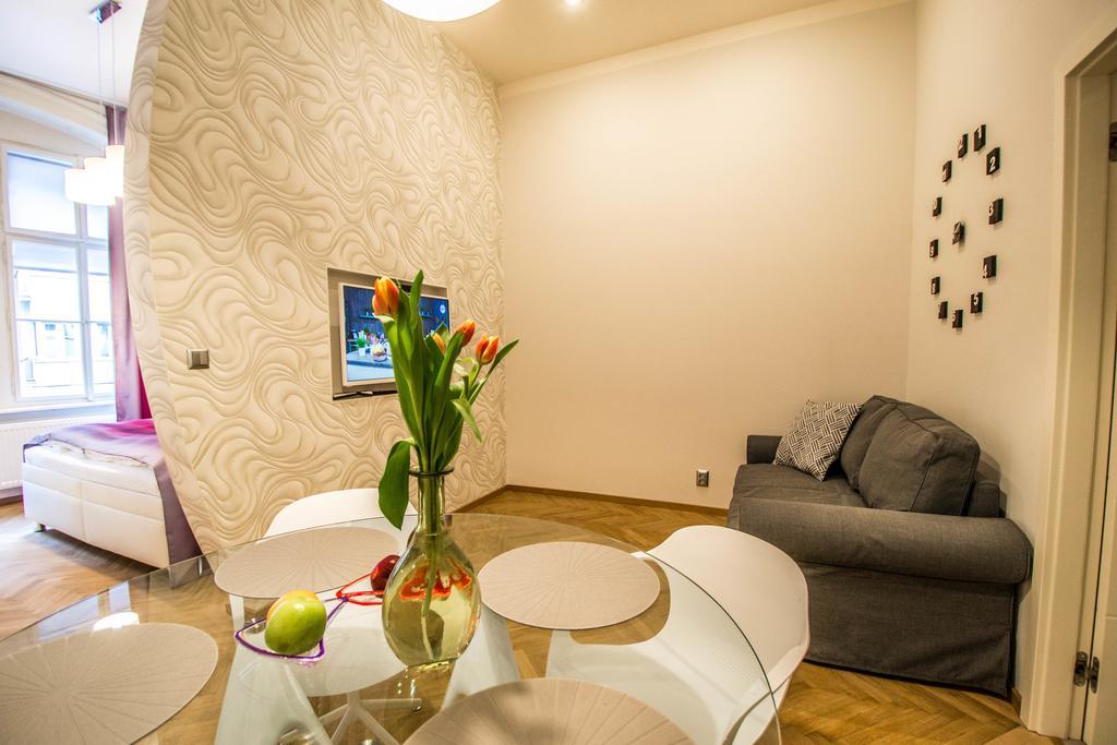 Bourgeois In Cultural Heritage Building By Ruterra Prague