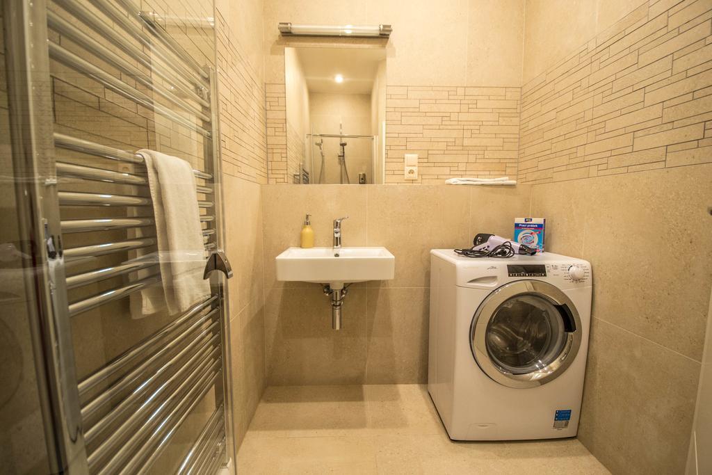 Apartment Bourgeois In Cultural Heritage Building By Ruterra Prague