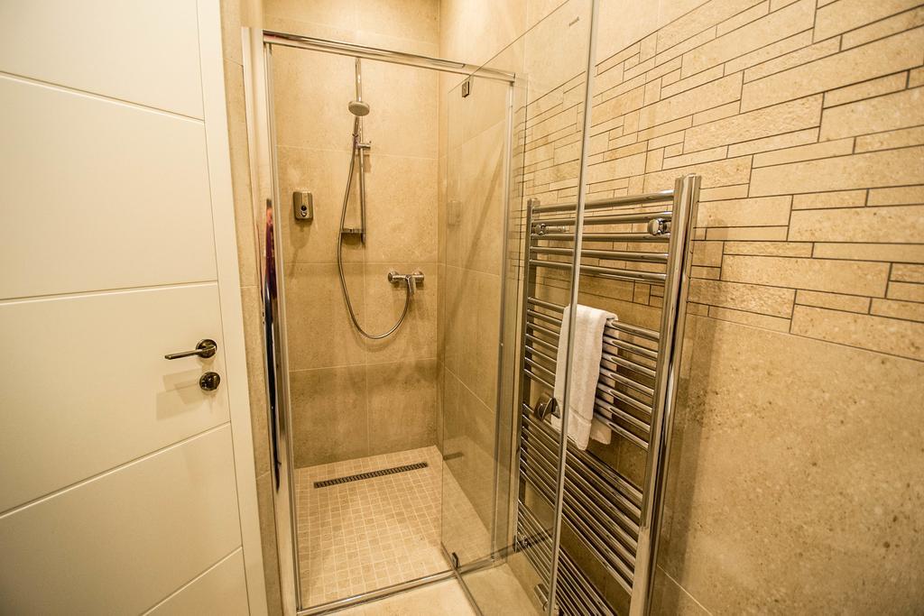 Bourgeois In Cultural Heritage Building By Ruterra Apartment Prague