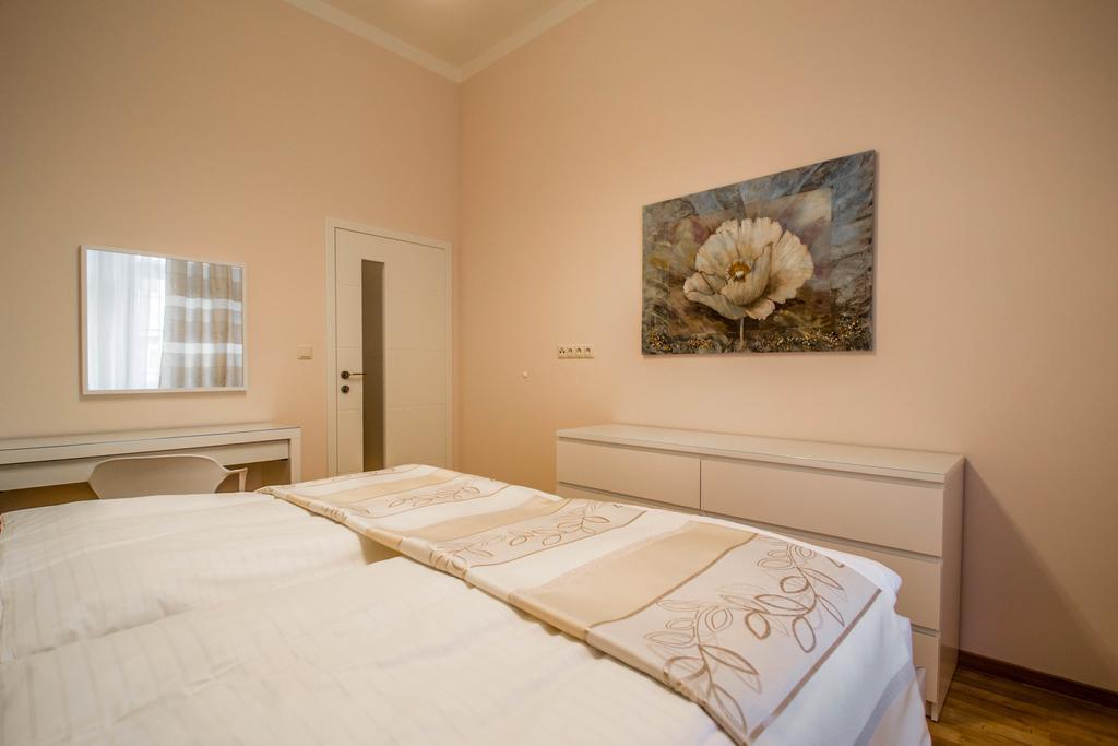 Apartament Bourgeois In Cultural Heritage Building By Ruterra *