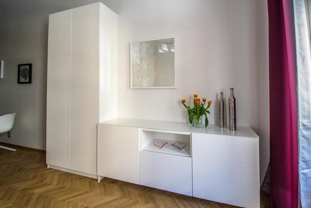 Bourgeois In Cultural Heritage Building By Ruterra Apartament *